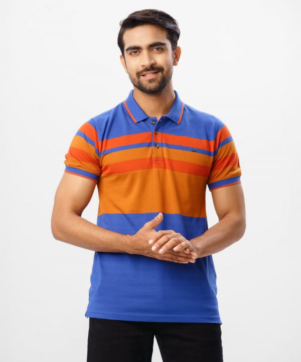 Blue stripe Polo in Cotton Pique fabric. Designed with a classic collar, and short sleeves. Metal logo attached on the chest.