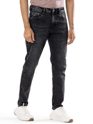 Regular-fit jeans in cotton spandex denim fabric. Five pockets with button fastening at the front & zipper fly.