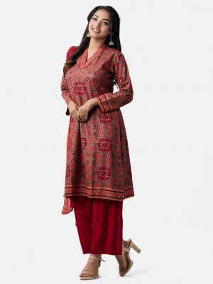 Chic V-neckline, straight salwar kameez set in printed viscose fabric. Three-quarter sleeves, karchupi at front. Tie-dye dupatta with a viscose palazzo.