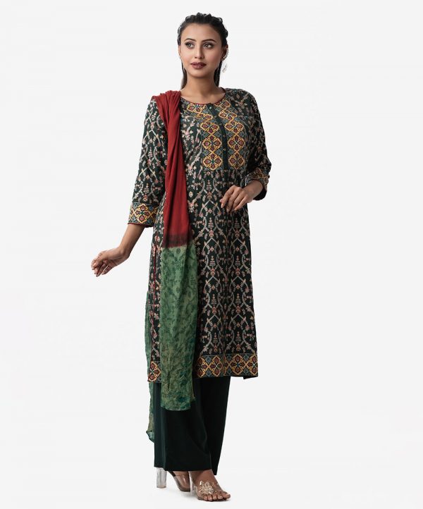 Three quarter sleeved straight salwar kameez in viscose fabric. All over printed, karchupi and buttons at front. Chiffon dupatta with crepe palazzo pants.
