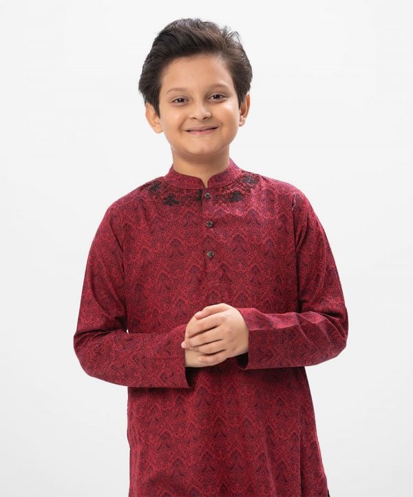 Maroon Panjabi in Jacquard Cotton fabric. Designed with a mandarin collar and matching metal buttons on the placket. Embellished with karchupi at the top front.