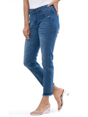 Blue ankle-length Jeans in Denim fabric. Regular back pockets, button fastening on the front & zipper fly. Narrow fit.