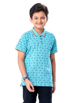 Turquoise blue all-over printed Polo in Cotton Pique fabric. Designed with a classic collar and short sleeves. Contrast tipping at the collar and cuffs.