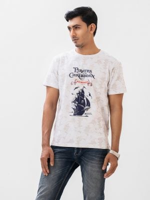 Men's short sleeve t-shirt in cotton single jersey fabric. Crew neck and pirates theme printed.