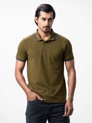 Men's polo shirt in cotton pique fabric. Classic collar with button placket and short sleeves.