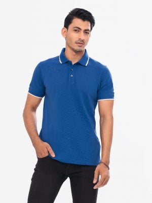 Men's short-sleeved polo shirt in cotton pique fabric. Classic collar with front buttons.