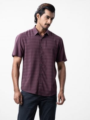 Classic collar men's purple mauve short sleeve shirt in viscose fabric.