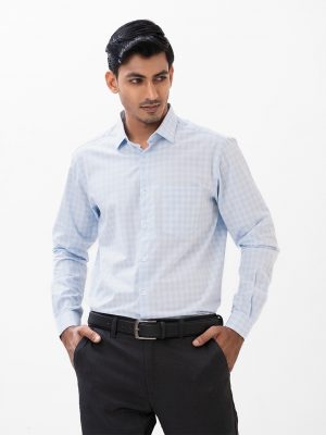 Men's check formal Shirt in Cotton fabric. Classic collar, a chest pocket and long-sleeved with adjustable buttons at cuffs.
