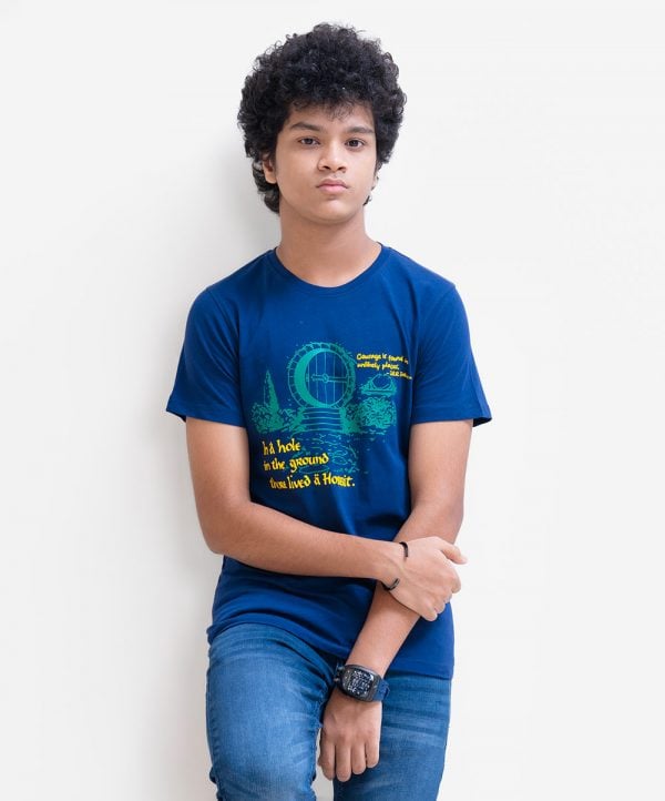 Crew neck, short sleeved teen boy's T-shirt in single jersey fabric. Print at front.