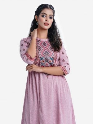 Printed A-line kameez in zoom fabric. Mock neck, three-quarter sleeved. Attach Patch and karchupi at the hemline and sleeve.