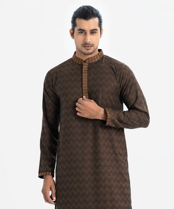 Men's slim fitted panjabi in cotton fabric. Mandarin collar with embroidery work and inseam pockets.