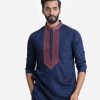 Men's slim fitted panjabi in jacquard cotton fabric. Mandarin collar with metal buttons on the placket. Embroidery at front.