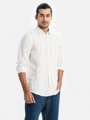Men's stripe-printed long-sleeved casual shirt in cotton fabric. Classic collar, full sleeves and a chest pocket.