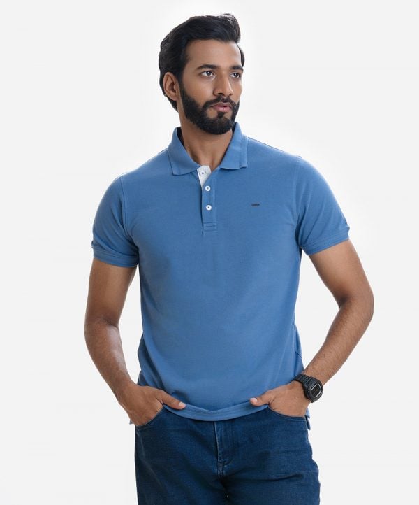 Men's polo shirt in cotton pique fabric. Rib collar and cuff.