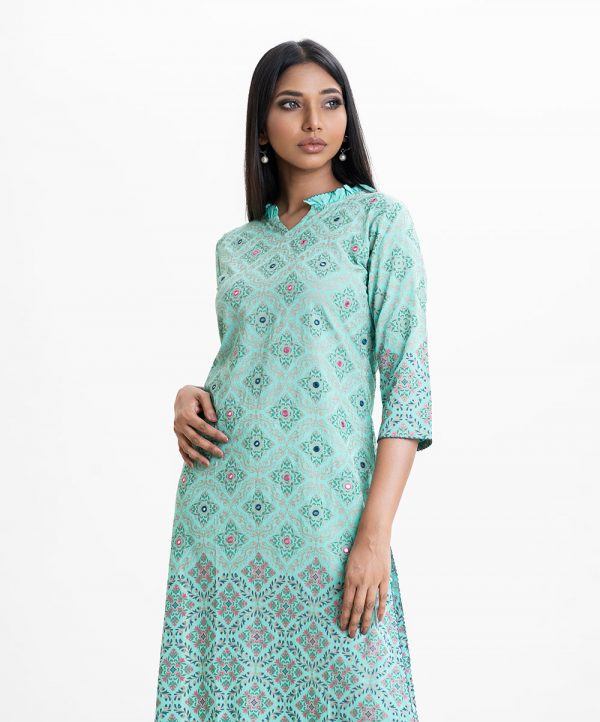 Women's printed long straight kameez in georgette fabric., v-neck with frill trim, three-quarter sleeved. karchupi at the front.