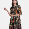 Women's A-line printed tunic in georgette fabric. Stand collar, three-quarter sleeves. Box pleated waistline, patch attached at hemline.