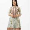 Women's A-line long tunic in printed georgette fabric. Band collar, three quarter sleeves and pin tuck at front.