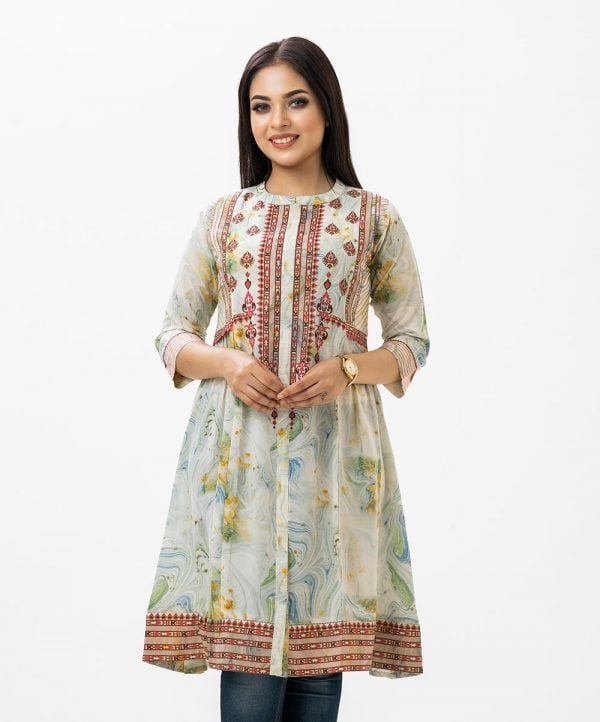 Women's A-line long tunic in printed georgette fabric. Band collar, three quarter sleeves and pin tuck at front.