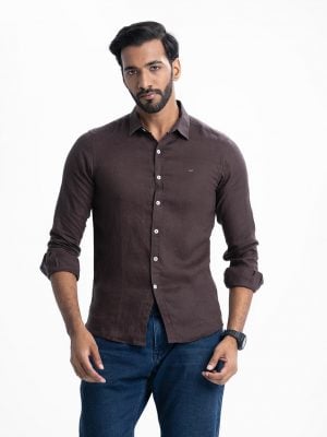 Men's casual shirt in ramie cotton fabric. Classic collar and full-sleeve with adjustable buttons cuff.