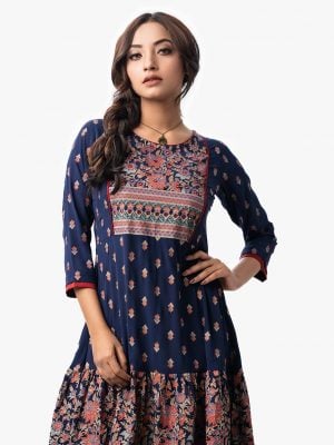 Women's ethnic floral printed A-Line tunic in Georgette fabric. Boat neck, three-quarter sleeves. karchupi at the front.
