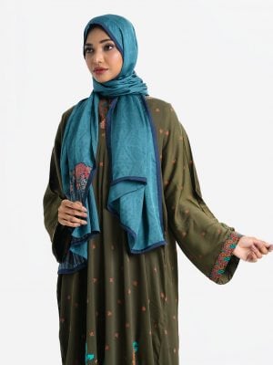 Women's printed hijab in crepe fabric.