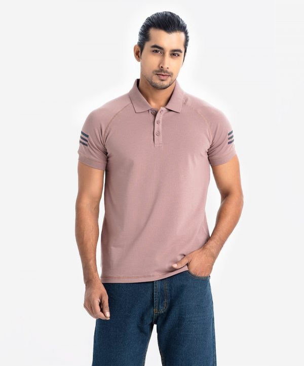 Men's polo shirt in cotton pique fabric. Classic collar, short sleeves with straight hem.