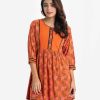 Women's printed A-line tunic in viscose fabric. Round neck, full sleeves. Lace and buttons at front.