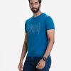 Men's t-shirt in stretched cotton knit fabric. Crew neck, short sleeves and typographic print on the front.