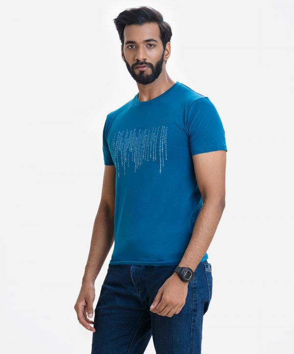 Men's t-shirt in stretched cotton knit fabric. Crew neck, short sleeves and typographic print on the front.