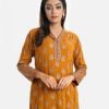 Women's floral printed straight kameez in viscose fabric. Patch at V-neck with placket and karchupi at the front and sleeves hemline.