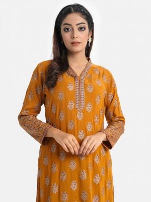 Women's floral printed straight kameez in viscose fabric. Patch at V-neck with placket and karchupi at the front and sleeves hemline.