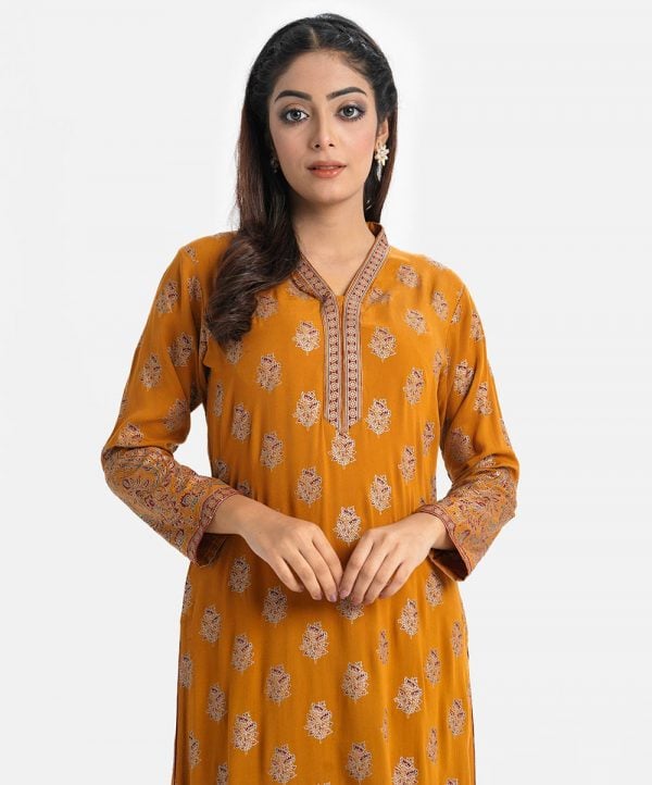 Women's floral printed straight kameez in viscose fabric. Patch at V-neck with placket and karchupi at the front and sleeves hemline.