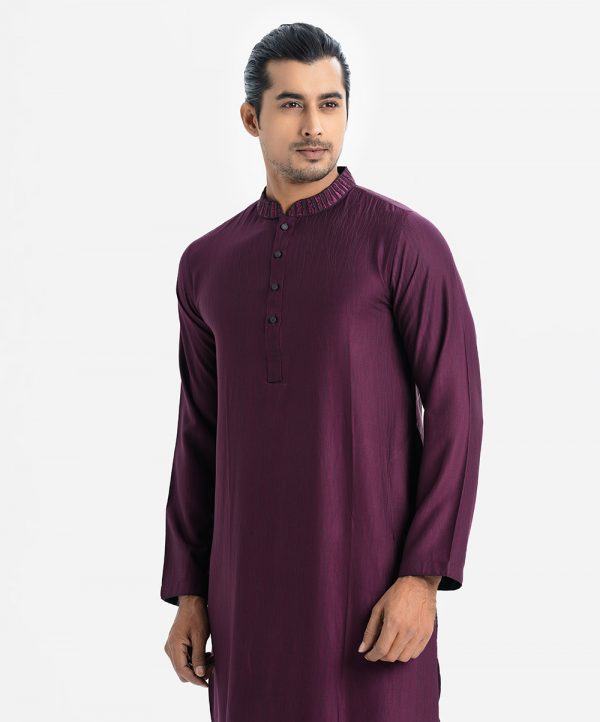 Men's slim fitted panjabi in cotton fabric. Mandarin collar with embroidery work and inseam pockets.