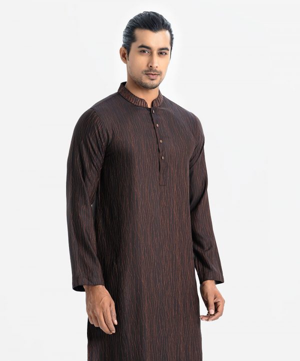 Men's slim fitted panjabi in cotton fabric. Mandarin collar with embroidery work and inseam pockets.