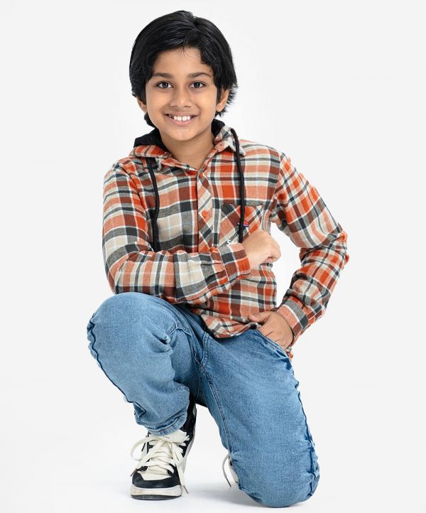 Kids Boy Long Sleeve Hoodie Shirt in flannel fabric. Classic collar with hoodie. Button fastening and a pocket.