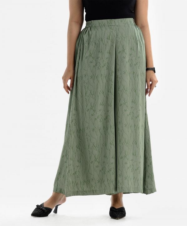Women's printed casual style palazzo in crepe fabric. Concealed elasticated waistline.
