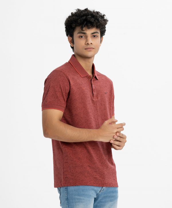 Men's polo shirt in cotton pique fabric. Classic collar, short sleeves and a straight-cut hem.