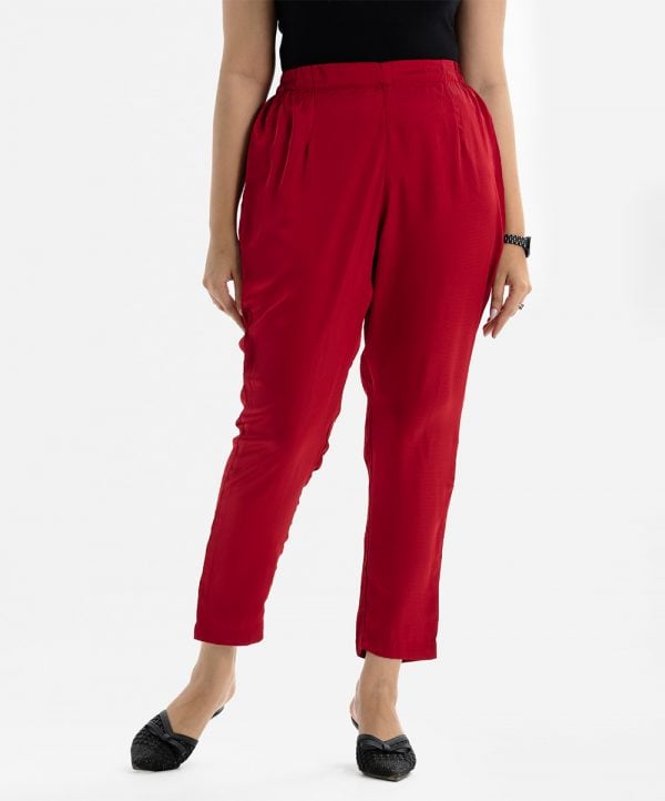 Women's palazzo in crepe fabric. Concealed elasticated waistline.