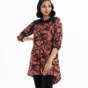 A-line women's shirt in printed georgette fabric. Three-quarter sleeves, stand collar with buttons front opening. Lace work at front.