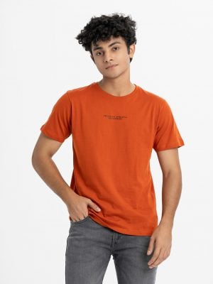 Men's short sleeve t-shirt in cotton single jersey fabric. Crew neck and typographic printed.