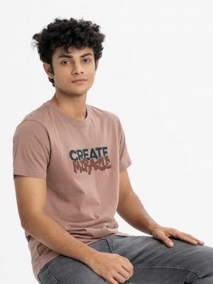 Men's t-shirt in cotton single jersey fabric. Crew neck, short sleeves. Typographic print on the chest.