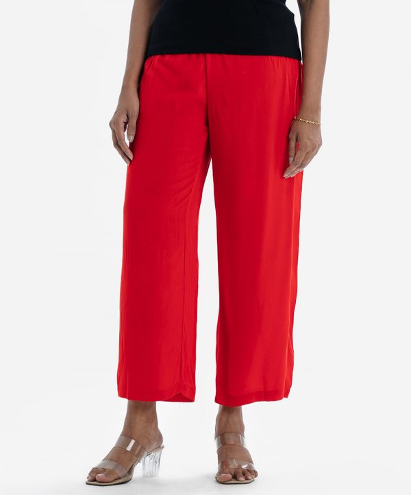Women's regular palazzo in viscose fabric. Concealed elasticated waistline.