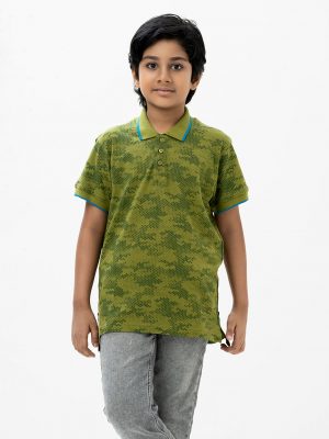 Kid boy Polo Shirt in cotton pique fabric. Classic collar, short sleeves and all over printed.