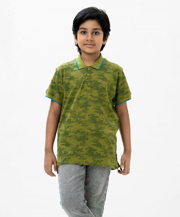 Kid boy Polo Shirt in cotton pique fabric. Classic collar, short sleeves and all over printed.
