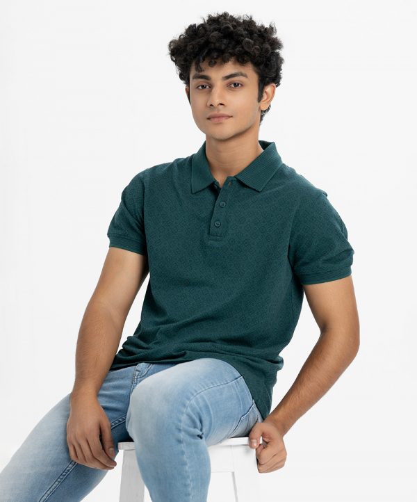 Men's printed polo shirt in cotton pique fabric. Classic collar, short sleeves and a straight-cut hem.