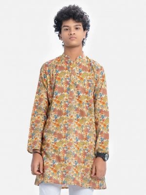 Teen boy's slim fitted panjabi in printed cotton fabric. Mandarin collar with metal buttons placket and inseam pockets.
