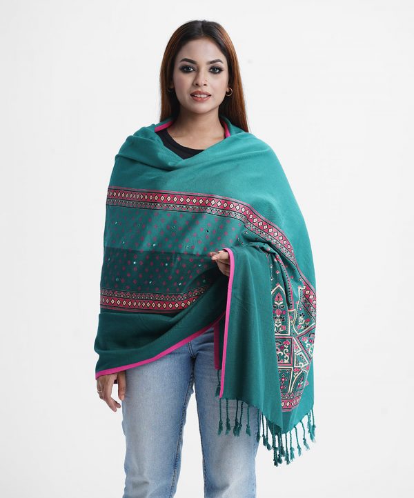 Women's floral printed shawl in viscose fabric. Comes with karchupi at the borders and fringe trim.