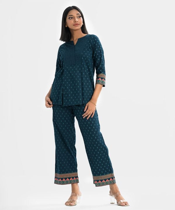 Printed top and bottom set in cotton fabric. Round neck with v-cut, three-quarter sleeved. Box pleats and line stitching at the front with palazzo pants.