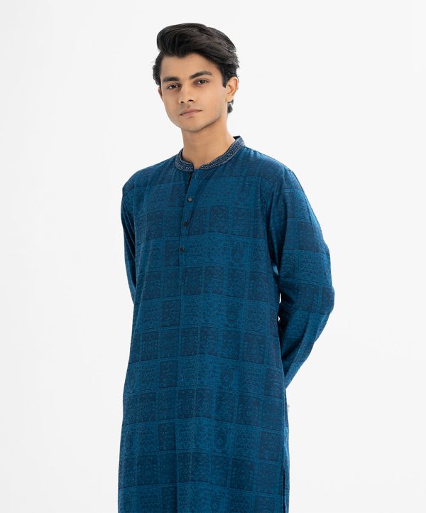 Men's slim fitted panjabi in Jacquard fabric. Karchupi at mandarin collar with metal buttons placket.