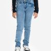 Kid boys long pant in denim fabric. Five pockets and a zipper fly with a metal button.